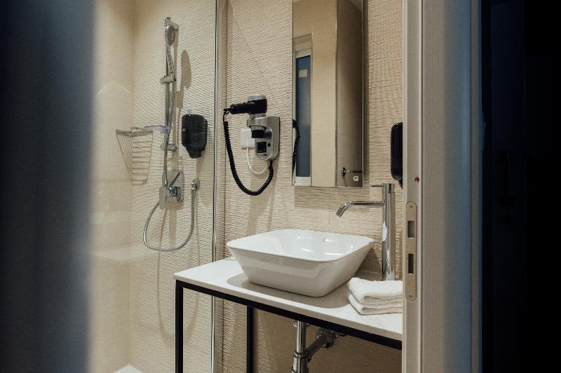 اتاق سوپریور, Ta Tereza In Manwel Dimech