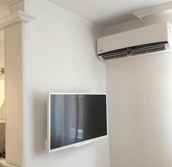 Дом 1 Спальня, Red House Family