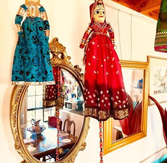 غرفة قياسية مطلّة علي الحديقة, The Bohemian Art Studio