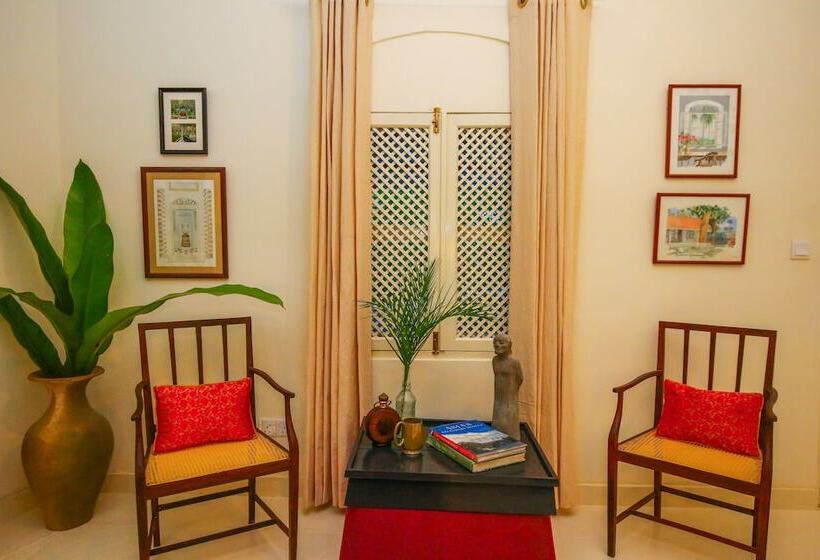 高级大房间, The Sun House