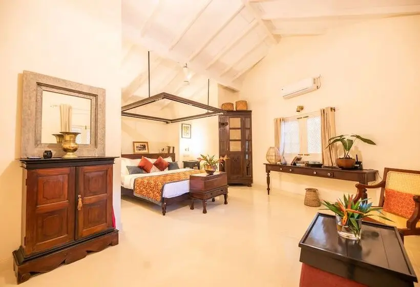 اتاق سوپریور, The Sun House