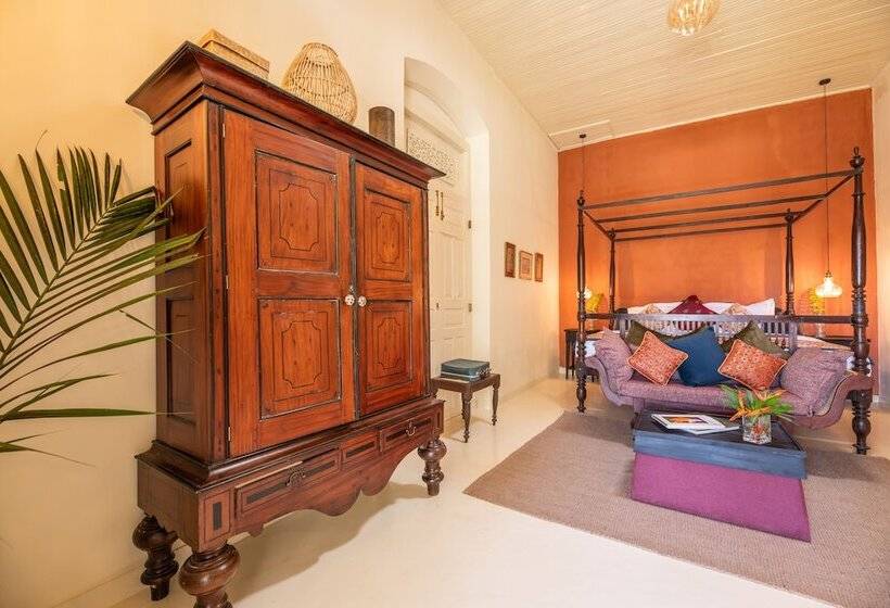 豪华房间, The Sun House