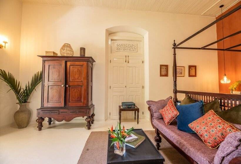 豪华房间, The Sun House