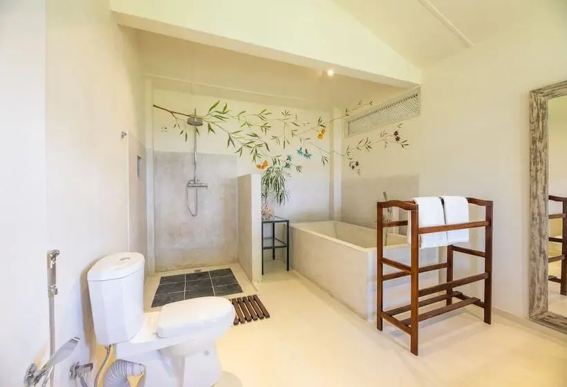 سوئیت جونیور با چشمانداز باغ, The Sun House
