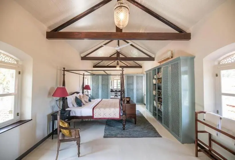 سوئیت با تخت بزرگ, The Sun House