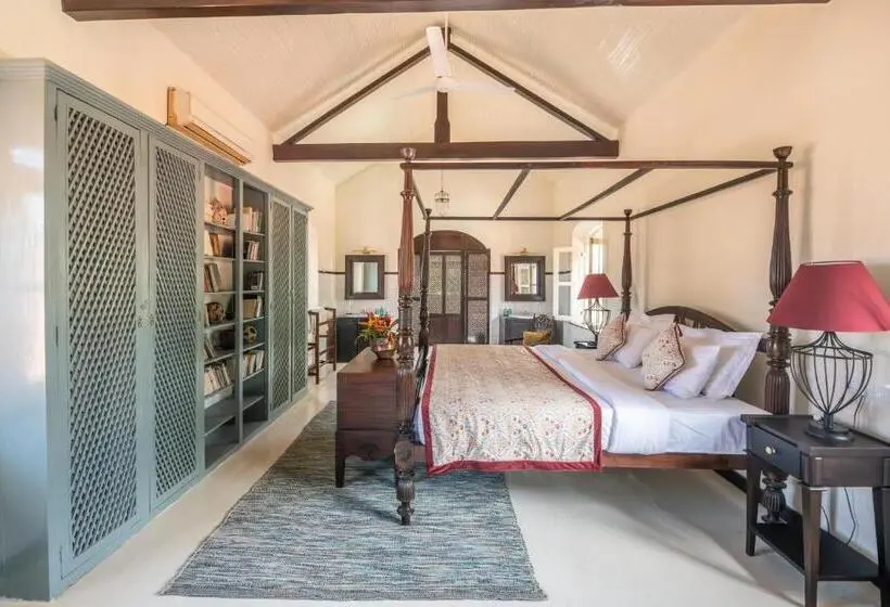 سوئیت با تخت بزرگ, The Sun House