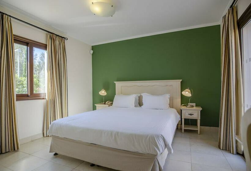 דירת חדר, Aliathon Resort