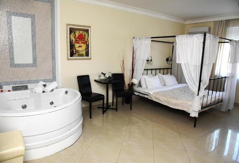 سوئیت جونیور با ماساژ آبی, Garni Hotel Dash