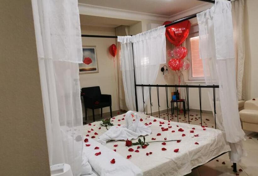 سوئیت جونیور با ماساژ آبی, Garni Hotel Dash