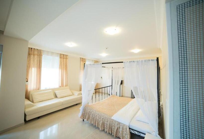 سوئیت جونیور با ماساژ آبی, Garni Hotel Dash