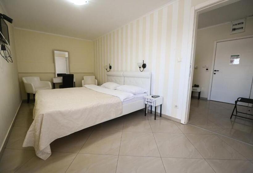 اتاق اکونومی, Garni Hotel Dash