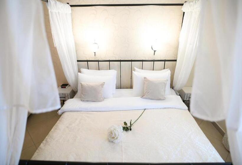 سوئیت جونیور با ماساژ آبی, Garni Hotel Dash