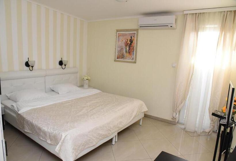 اتاق اکونومی, Garni Hotel Dash