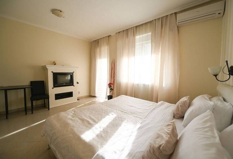 اتاق استاندارد سه نفره, Garni Hotel Dash