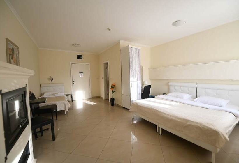 اتاق استاندارد سه نفره, Garni Hotel Dash