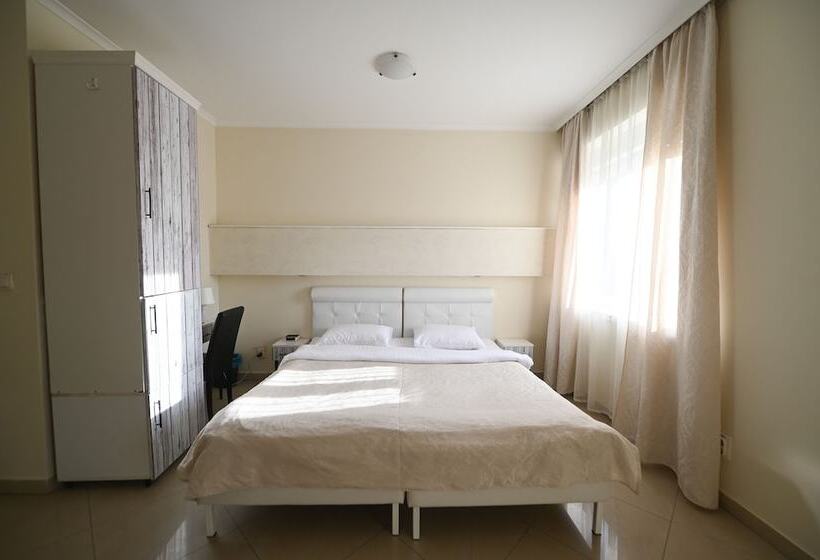 اتاق استاندارد سه نفره, Garni Hotel Dash