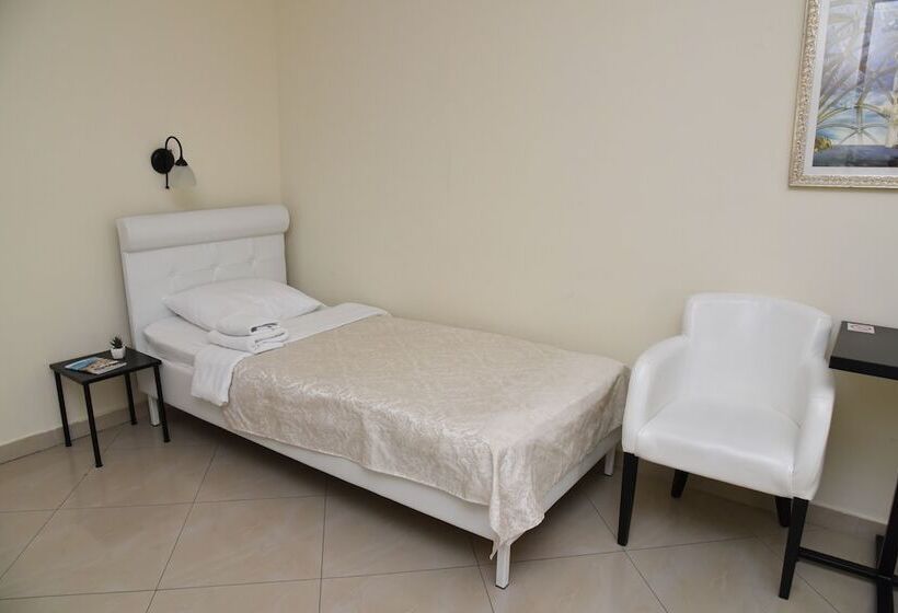 اتاق استاندارد سه نفره, Garni Hotel Dash
