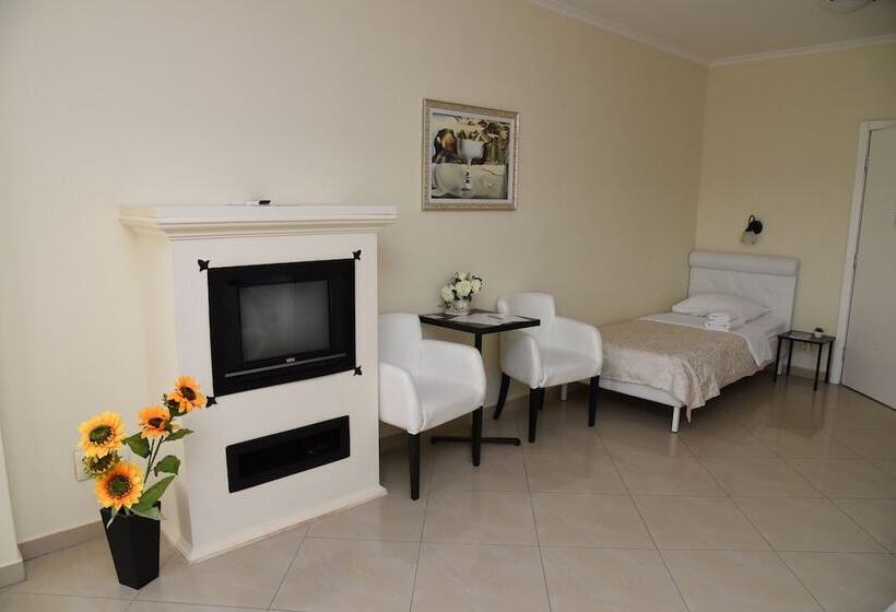 اتاق استاندارد سه نفره, Garni Hotel Dash