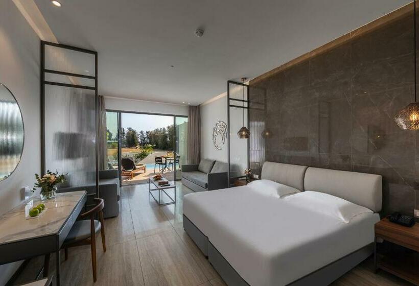 סוויטה נוף לבריכה, Aliathon Resort