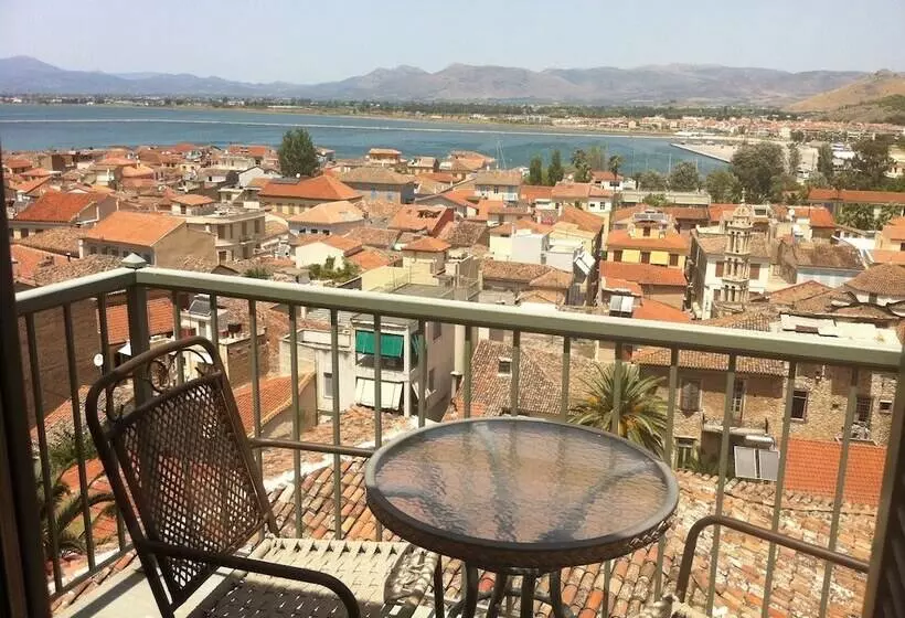 اتاق لوکس با چشم‌انداز دریا, Amfitriti Palazzo