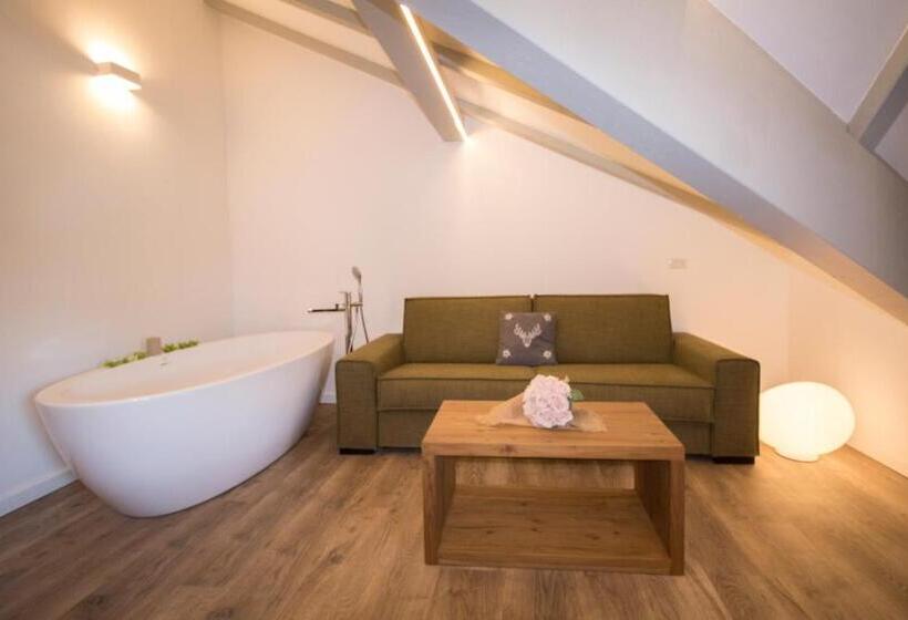 جناح دور أخير, Florida