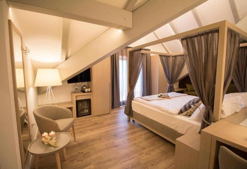 جناح دور أخير, Florida