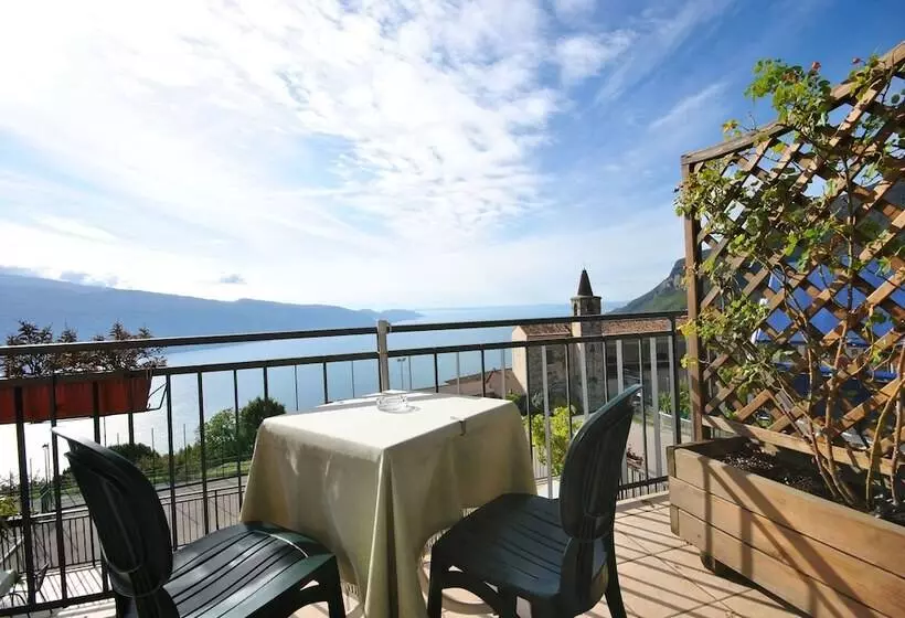 Superior room with lake view, Gallo