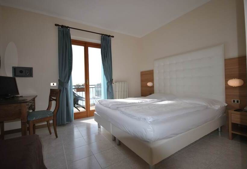 Superior room with lake view, Gallo