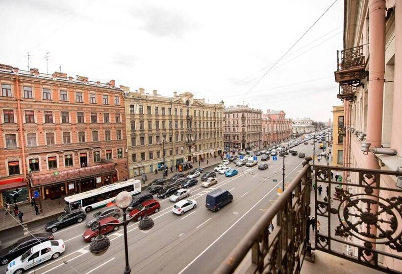 جناح جونيور مطل على المدينة, Octaviana