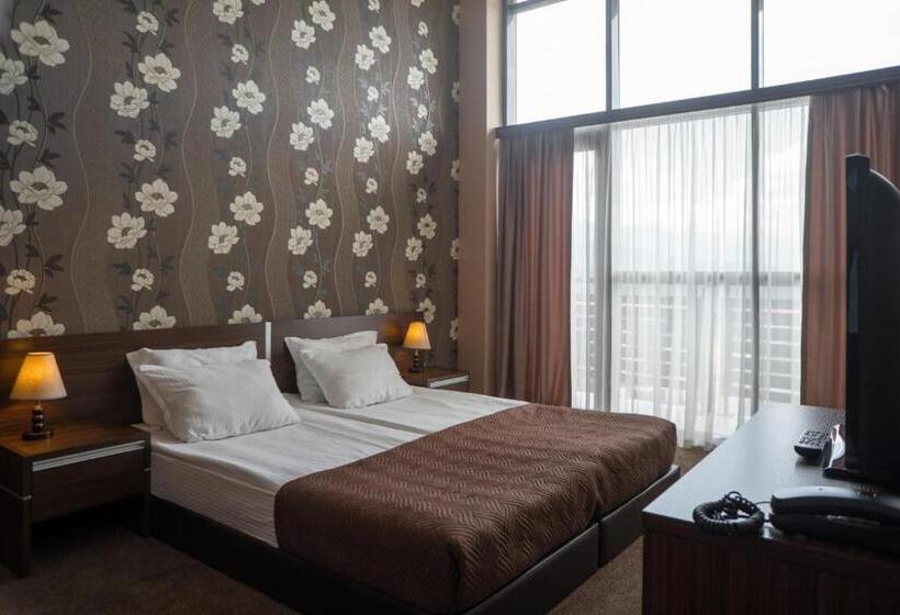 جناح عائلي, Terra