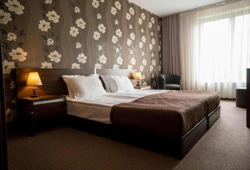 جناح عائلي, Terra