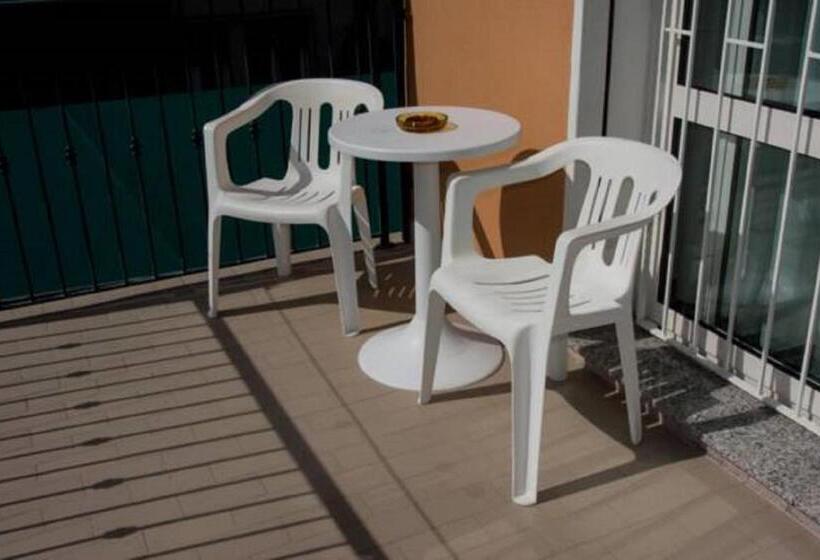 Standard Trippelrum, Pensione Villa Joli