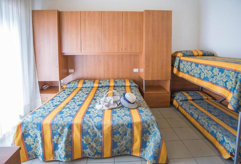 Dört Kişilik Standart Oda, Pensione Villa Joli