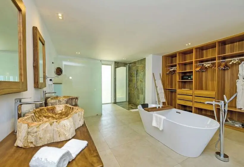 سوئیت رویال, Seasense Boutique Hotel & Spa