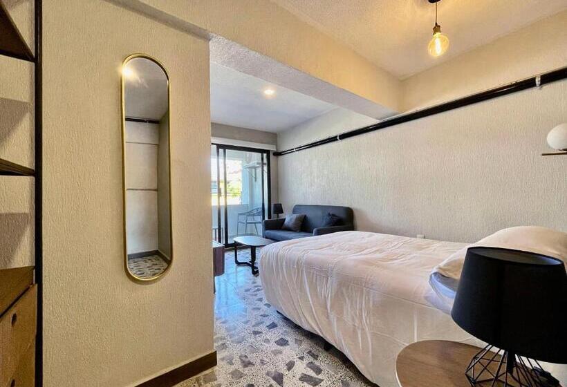 标准间带阳台, Estacion Alameda Downtown