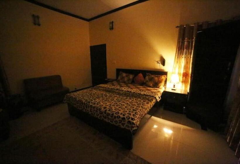 اتاق لوکس, Seasons Inn