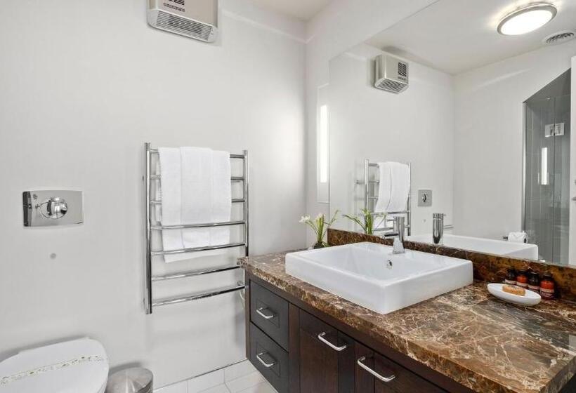 Deluxe-studio, Alpine Lakeside Studio