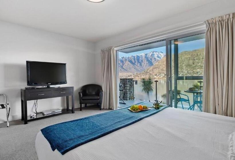 Deluxe-studio, Alpine Lakeside Studio