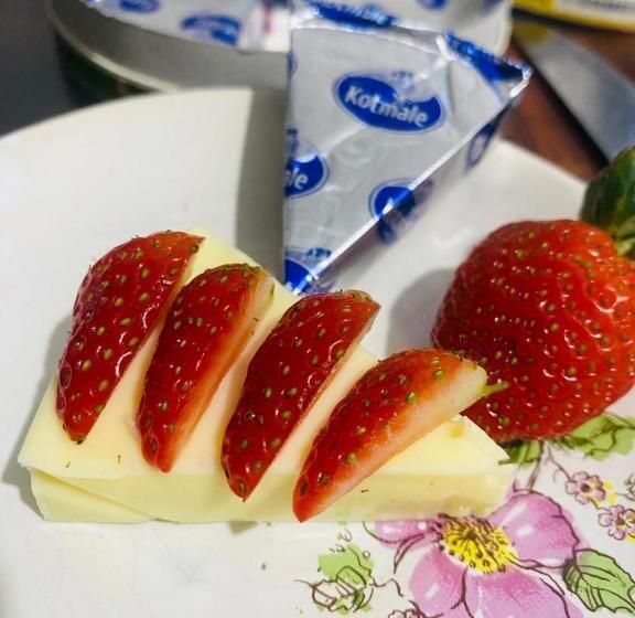 デラックスルーム, Riverside Guest House And Travels