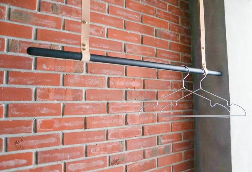 اتاق استاندارد, 鬧鐘關掉旅店 Alarm Off B&b