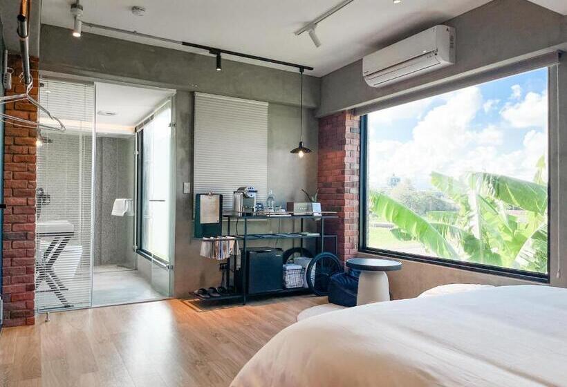 اتاق لوکس, 鬧鐘關掉旅店 Alarm Off B&b