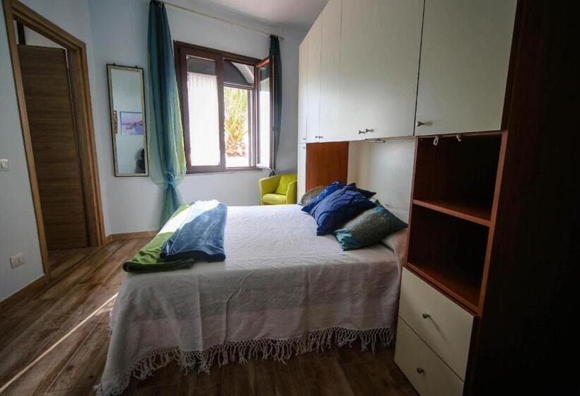 غرفة ديلوكس مطلّة علي البحر, Affittacamere Oasi Di Padru B&b