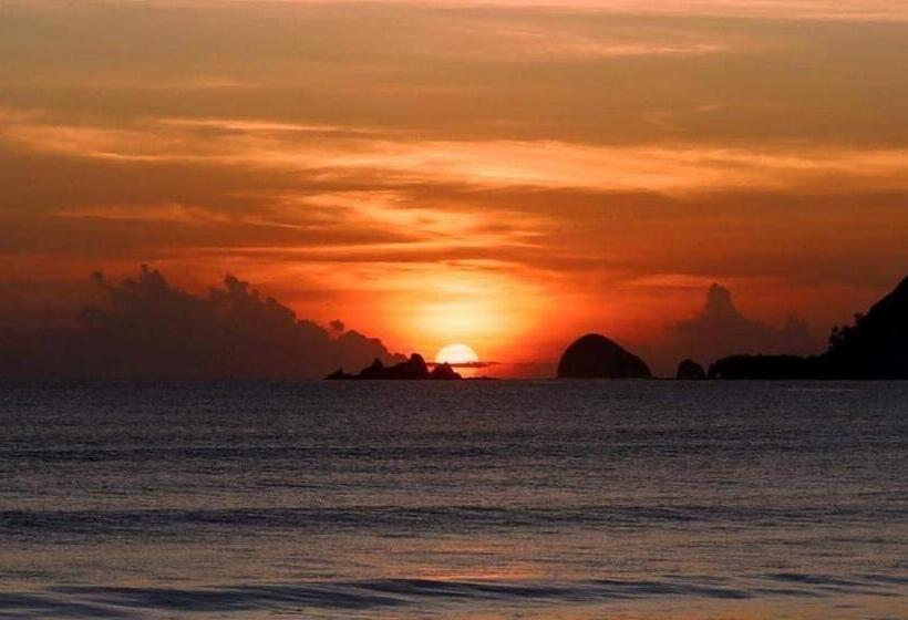 اتاق استاندارد با چشمانداز استخر, North Shore Beach Resort