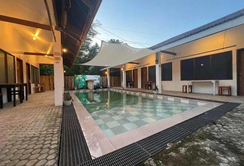 اتاق استاندارد با چشمانداز استخر, North Shore Beach Resort