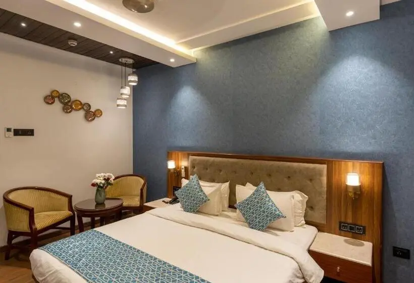 プールの見えるデラックスルーム, Alvorada Resort 3 Star Resort In Baga
