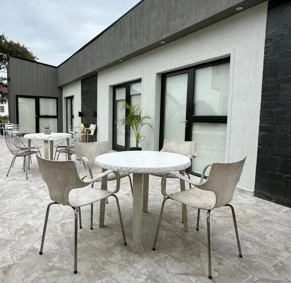 スタンダードスタジオ, Chajari Suites