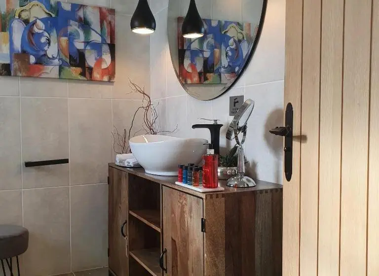 デラックスルーム, The Blue Horse Suite At The Grumpy Schnauzer B&b Private Hot Tub, Gym, Breakfast, Stunning!