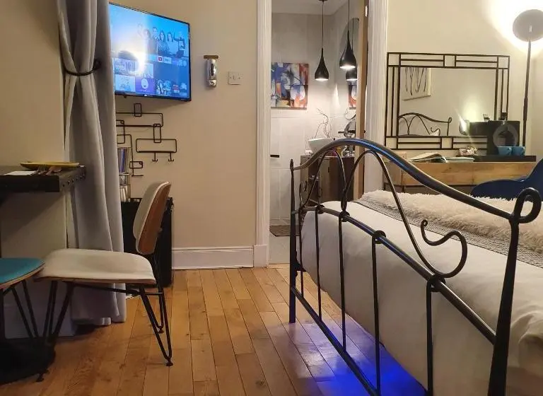 デラックスルーム, The Blue Horse Suite At The Grumpy Schnauzer B&b Private Hot Tub, Gym, Breakfast, Stunning!