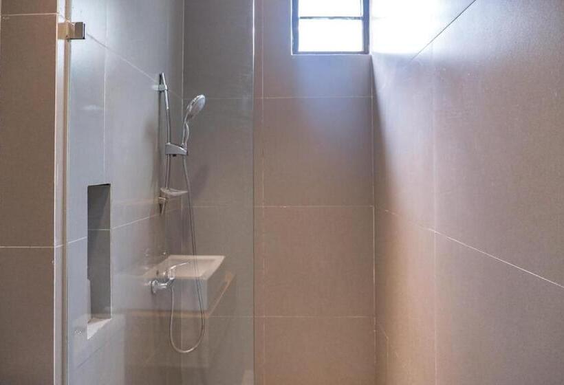 اتاق استاندارد, Three J Residence