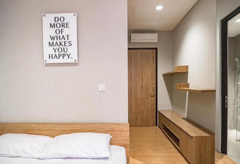 اتاق لوکس, Three J Residence